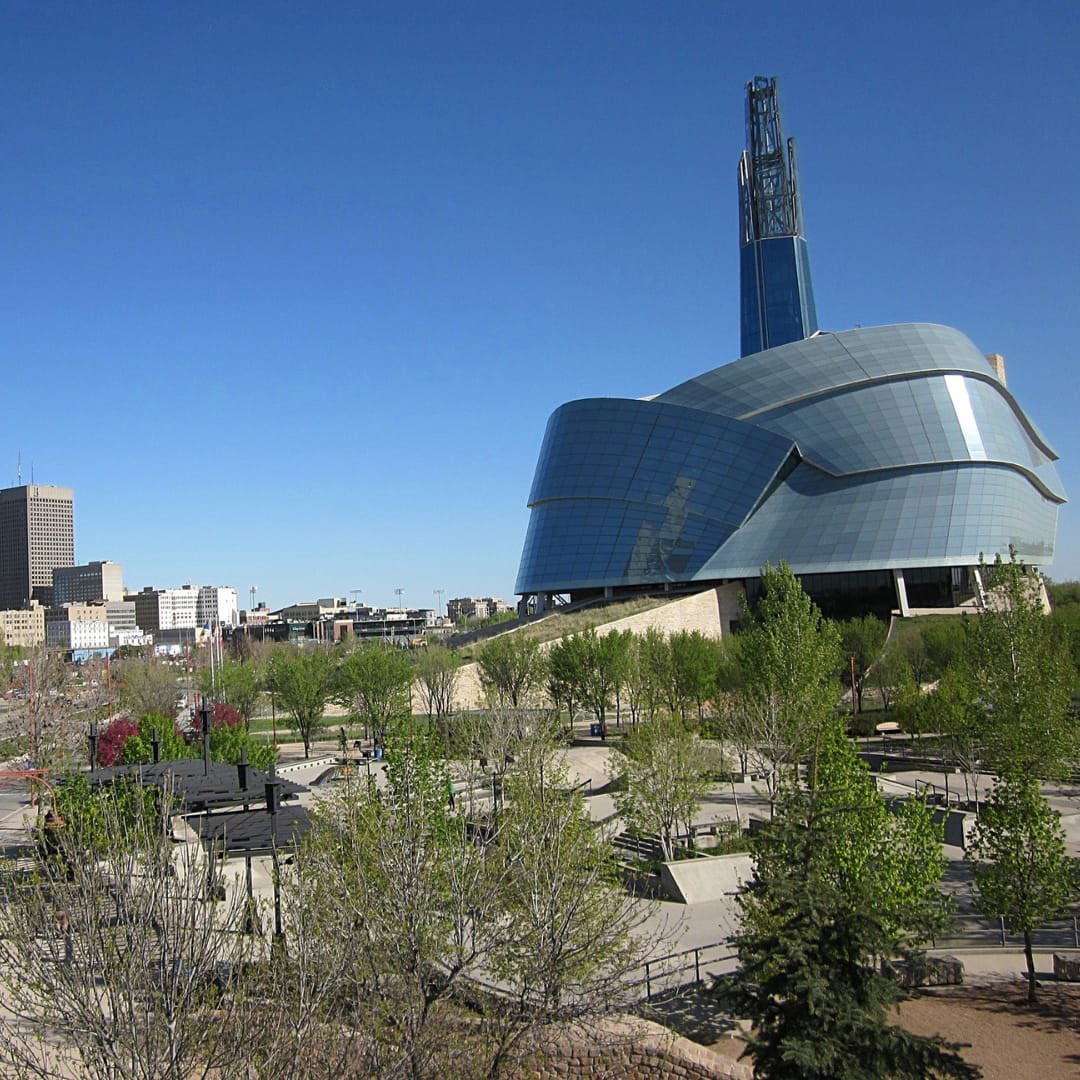 CanadaPeru's tweet photo. #DYK that the city of Winnipeg 🇨🇦 has the first museum in the world dedicated exclusively to #humanrights? https://t.co/HS6HXIRXmc