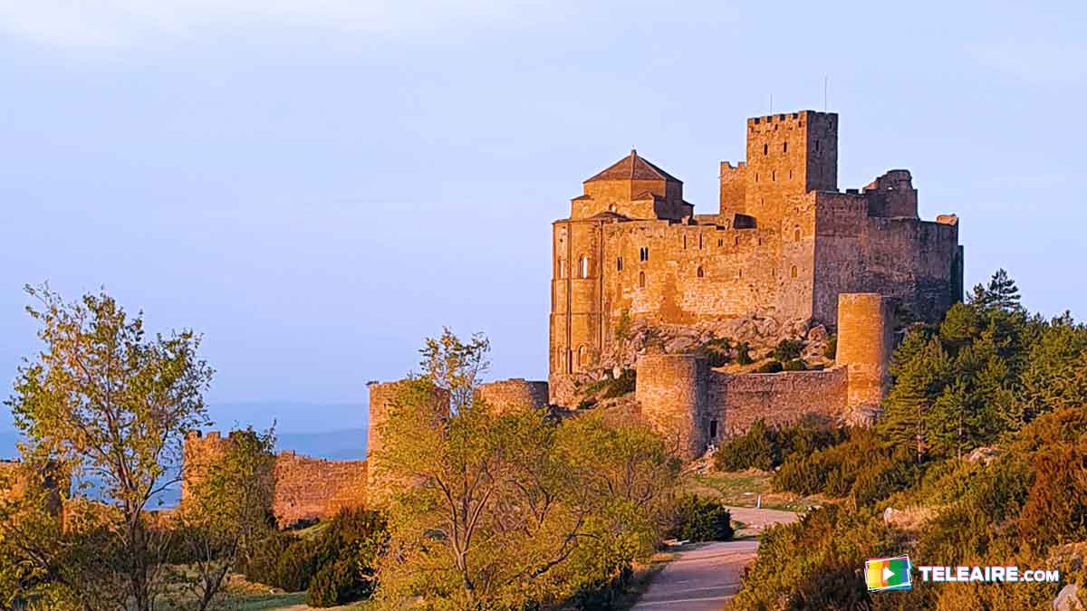 martineznotte's tweet photo. Te contamos todo sobre la 6º etapa del #CaminoDelSantoGrial 🍷 dónde visitamos #Loarre, el #castillorománico  mejor conservado de #Europa 🏰y el #castillofortificado más antiguo de #España y la Ermita de la Virgen de #Anies 🇪🇸 hasta llegar a #Bolea👉 https://t.co/vLClWzsNKg https://t.co/xiRdwGIOMH