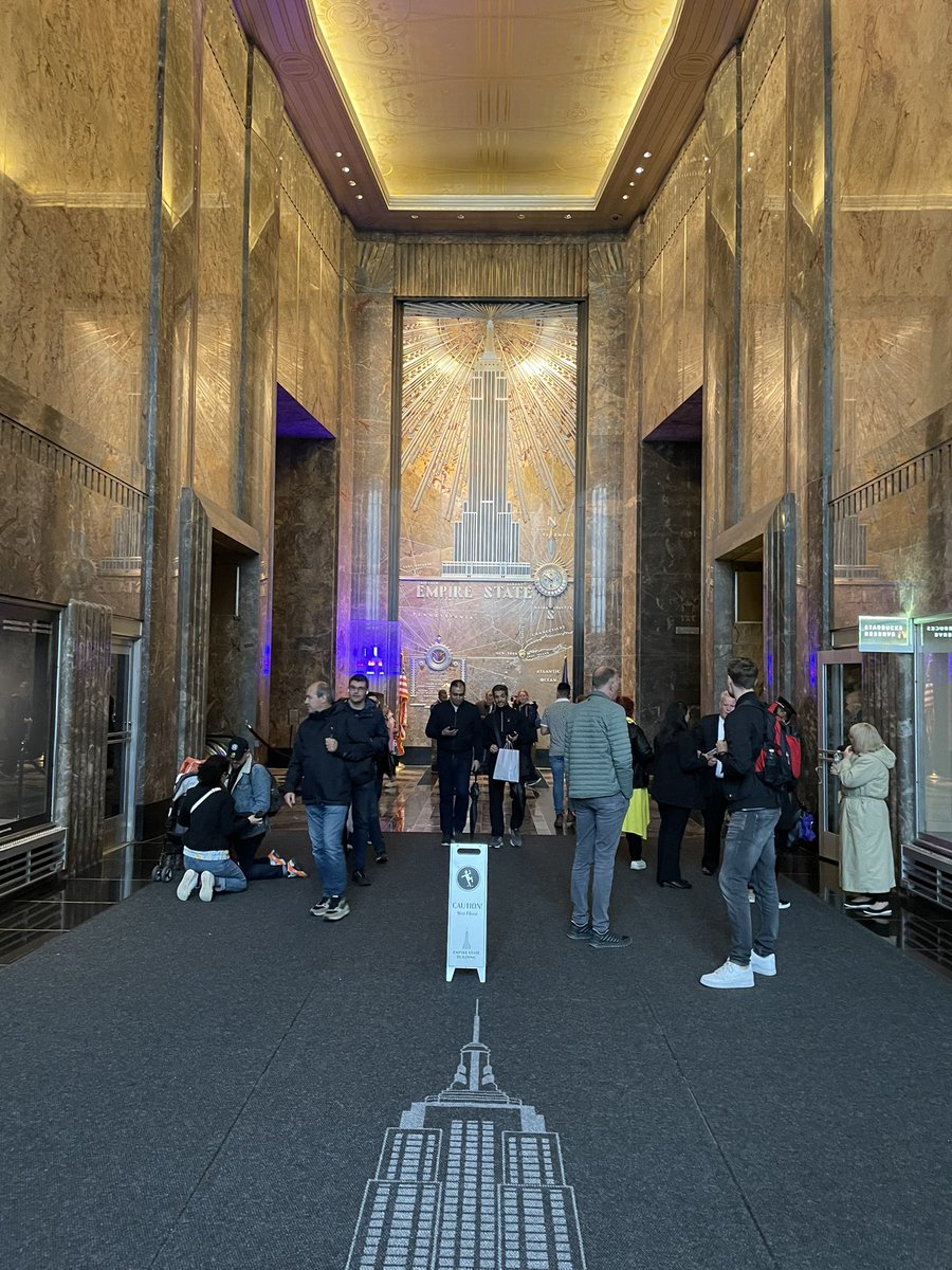 SteveNe91013178's tweet photo. #Empire State Building, quickest $100 I have spent https://t.co/YazVL7Nh5s