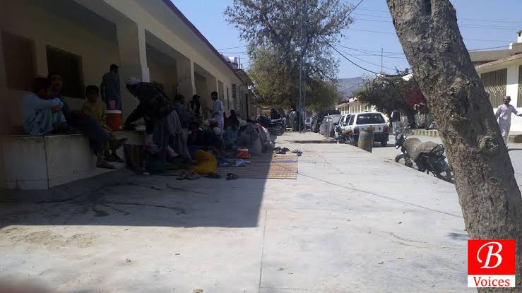 HayeeBaloch4's tweet photo. Most of the tribes, Sardars, Nawabs, and Mirs in BALOCHISTAN r from dist khz.4 CMs hv also been elected from de Khz.Despite this,no one considered it their responsibility to provide basic facilities in de teaching hospital of Khuzdar, and no effort was made to solve this problem. https://t.co/eqAZpn6Kn9