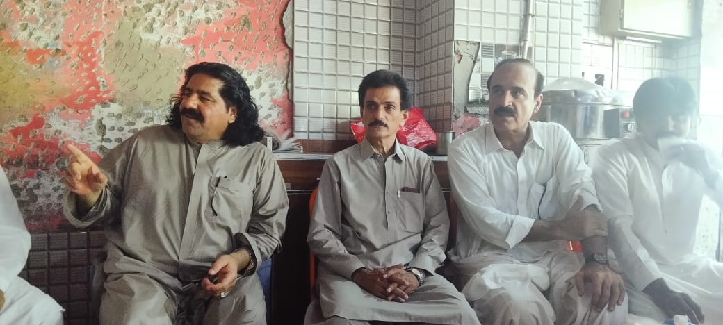 Strugglepk's tweet photo. Today @Aliwazirna50 held meeting with #PTUDC comrades, he expressed his thoughts on rising inflation, economic massacre of working class and he vowed to raise voice in every forum.
No to Privatization
No to IMF
#GetOutIMF
#MayDay2023 https://t.co/hycOI35e8d