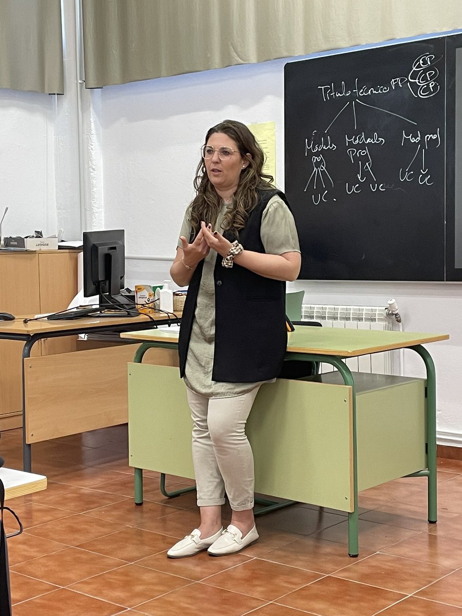 cepa_parla's tweet image. 📍Enmarcadas dentro del proyecto ‘Xcelence, escuelas que inspiran’, las sesiones de orientación laboral son la materialización del compromiso del centro con el futuro laboral de nuestro alumnado.
Gracias a #Viewnext #Finanzauto y @Veolia_Es por compartir experiencias y consejos🤗