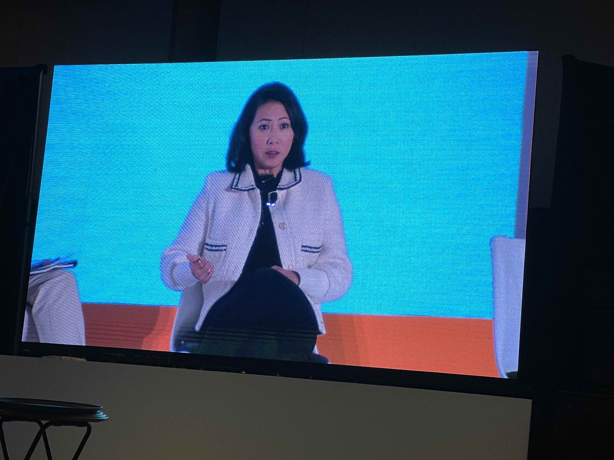 AEOworks's tweet photo. Fmr Congresswoman Stephanie Murphy @MurphyforFL expresses that many policymakers don't have a realistic view of the challenges #smallbusinesses face. Many Hill staffers aren't #smallbiz owners and don't always understand the pain points. #AEOconference #reroute2reconnect https://t.co/jIql3Sf3nY