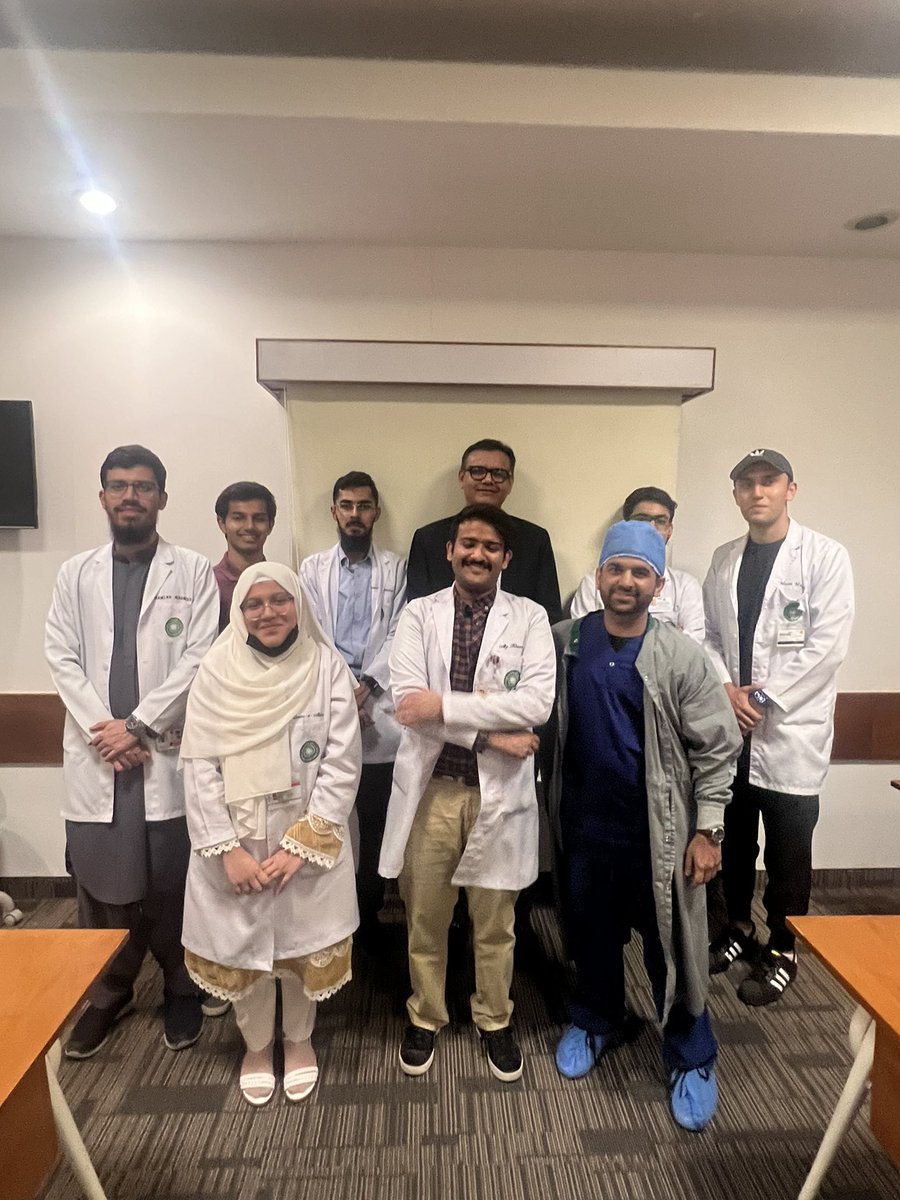 On May 2nd, 2023, OIG had the honor of hosting Dr. Nauman Chaudhry, a distinguished alumnus of the AKU Class of 1991. During the session, Dr. Chaudhry shared his extensive knowledge and expertise in the field of vitreoretinal medicine-
1/4