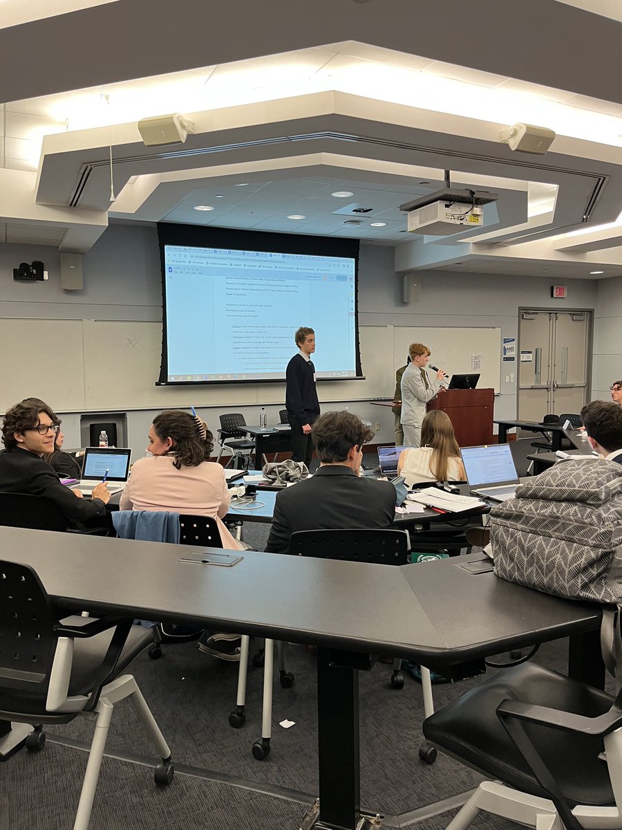 A group of 13 Upper Schoolers traveled to D.C. to participate in the Washington Area Model United Nations Conference (WAMUNC) hosted by The George Washington University. Calhoun had three students winning awards at the conference, Tomas M.’24, Josephine F. ’23 and Zach B-W ’25!