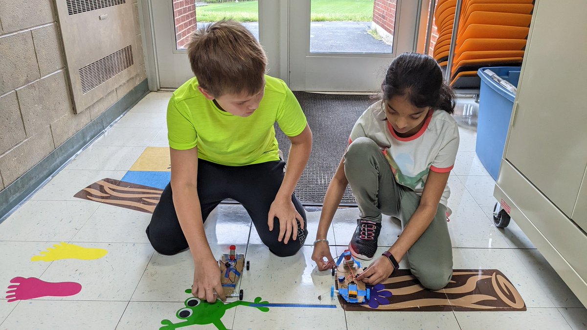 BrianBeining's tweet photo. Fan powered car races!!! #vbsteam https://t.co/AVD7RAfs8g