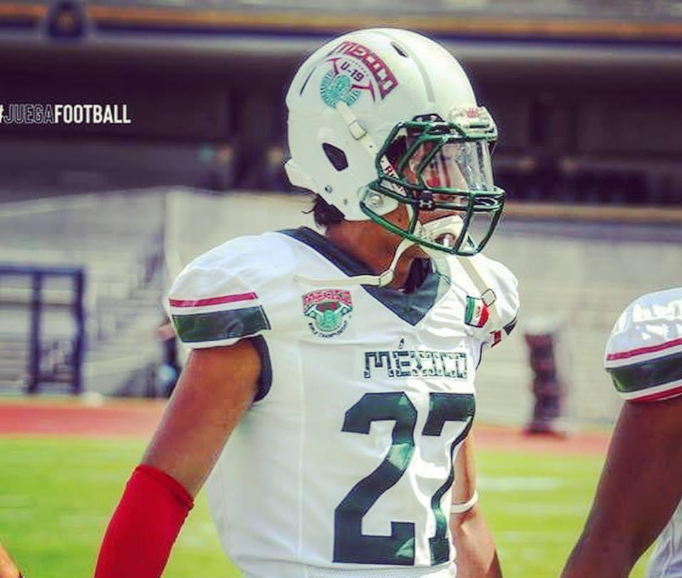 GamerKaploow's tweet photo. Después de 15 años, te digo adiós. Mi vida toma un rumbo distinto y agradezco todo lo que me hiciste vivir. 
Gracias football. 💙💚💛🏈 https://t.co/j8MTGFlcTW