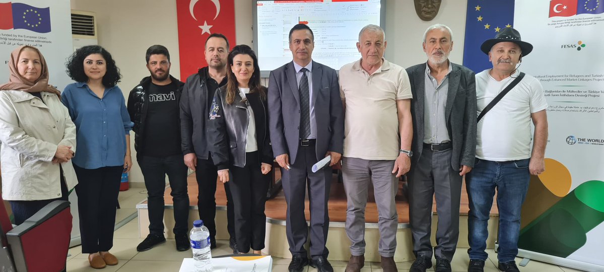FesasP's tweet photo. Çiftçilerimiz sertifikalarını eğitmenimiz Alim Karataş’tan aldı. Yasal yükümlülükler, iş kanunu ve SGK uygulamalarına yönelik altın bilgiler edindik. 
#FESAS
#Tarımdaİstihdam
#ÇiftçimizinYanındayız
European Union in Türkiye
Türkiye Tarım Kredi Kooperatifleri
World Bank Türkiye https://t.co/l8b4X16HCE