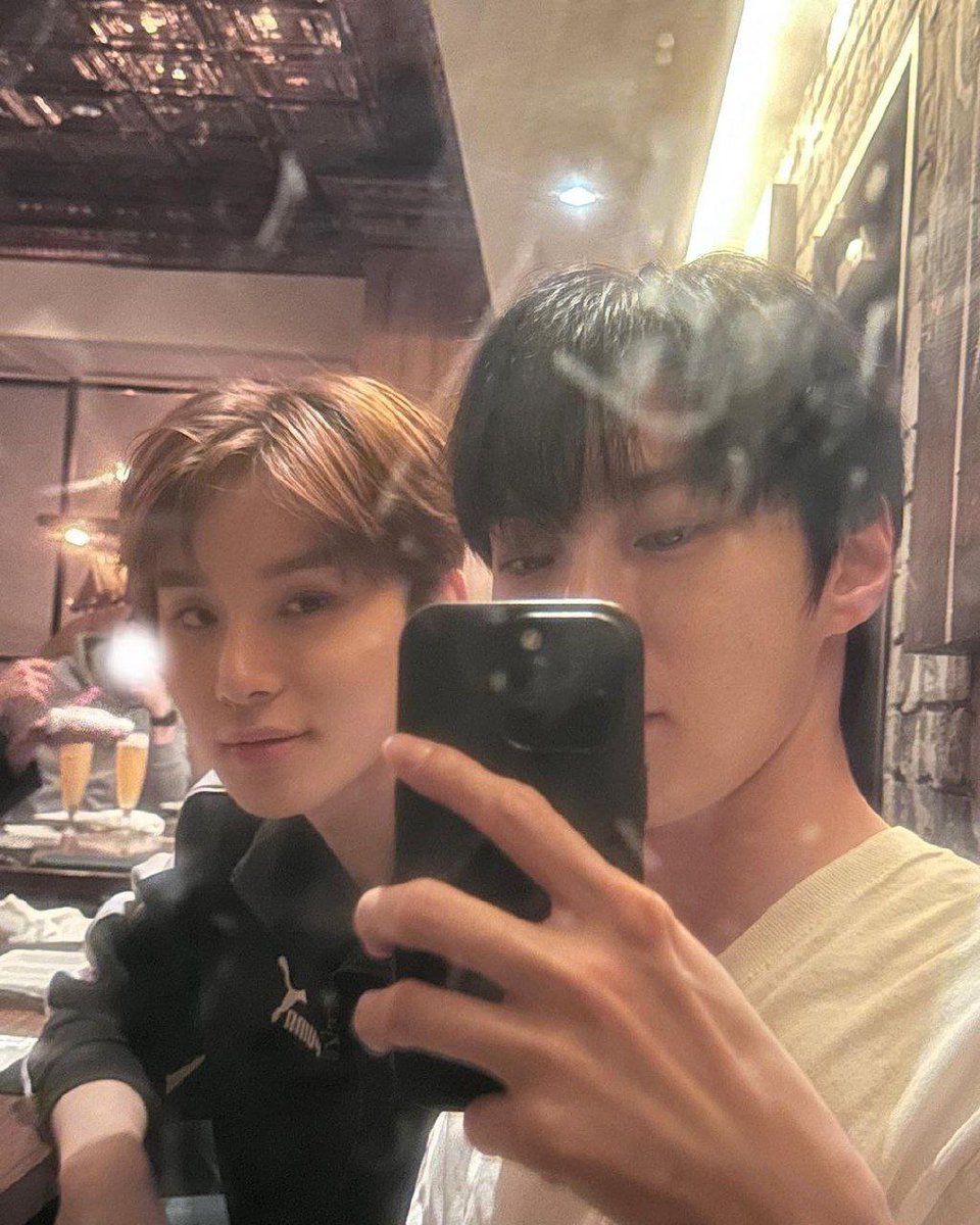 Gzenn00's tweet photo. #DOYOUNG #DOSTA #도영 https://t.co/2fzIU8Kg7S