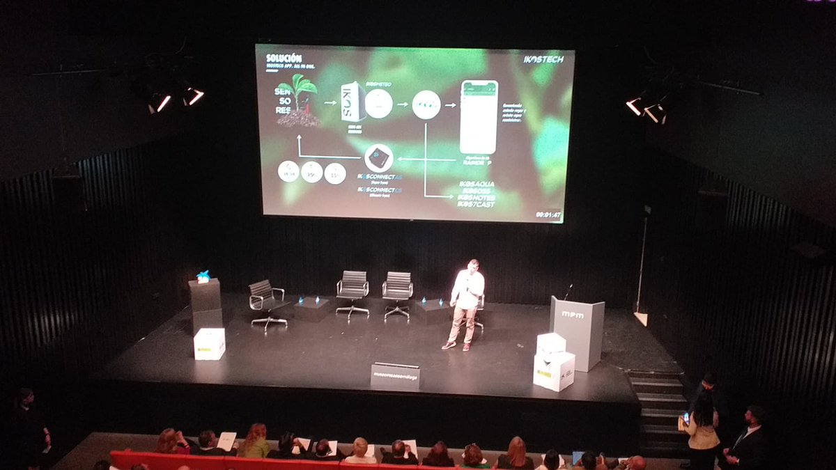 EmprendeXXI_'s tweet photo. 🗣️Comenzamos los #pitches de la mano de la #startup #IkosTech que presenta su proyecto, un dispositivo de última generación compatible con cualquier máquina de riego. 🌱💧

#DayOneInnovationSummit #EmprendeAND @CaixaBank #DayOne @Enisa #PremiosEmprendeXXI https://t.co/hdcMzjK72d