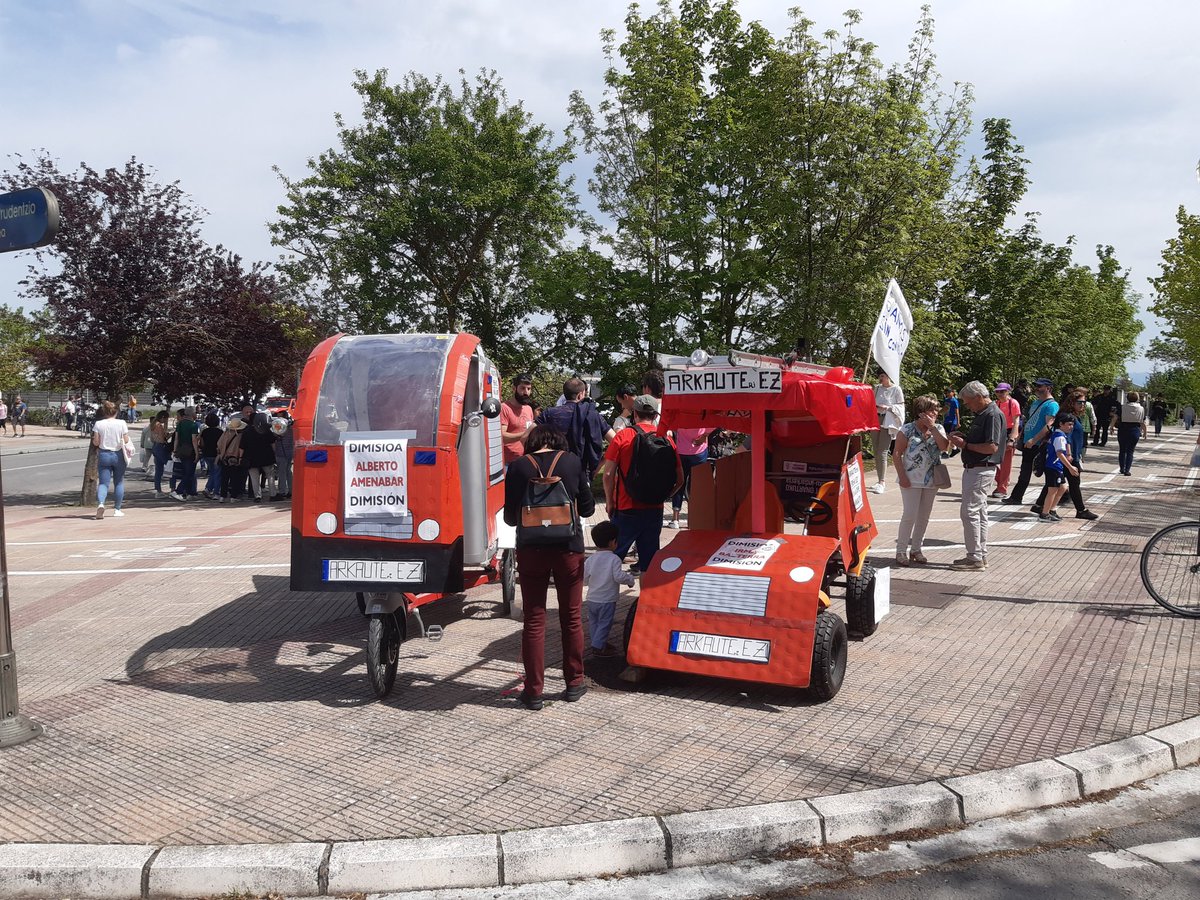 Mañana volvemos a decir NO A LA OPE DE ARKAUTE

<a href="/SuhiltzaileGIP/">Gipuzkoako Suhiltzaileak</a> a las 9:30 en la plaza gipuzkoa de Donostia

<a href="/BomberosAraba/">Arabako Foru Suhiltzaileak</a> a las 10:30 en la Herriko Plaza de Llodio