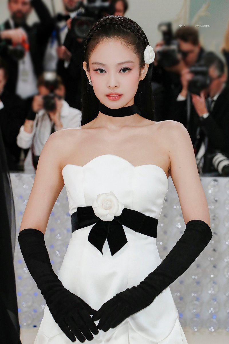 MetGalaのJENNIEちゃんCHANELのドレスが似合いすぎて眩しい…