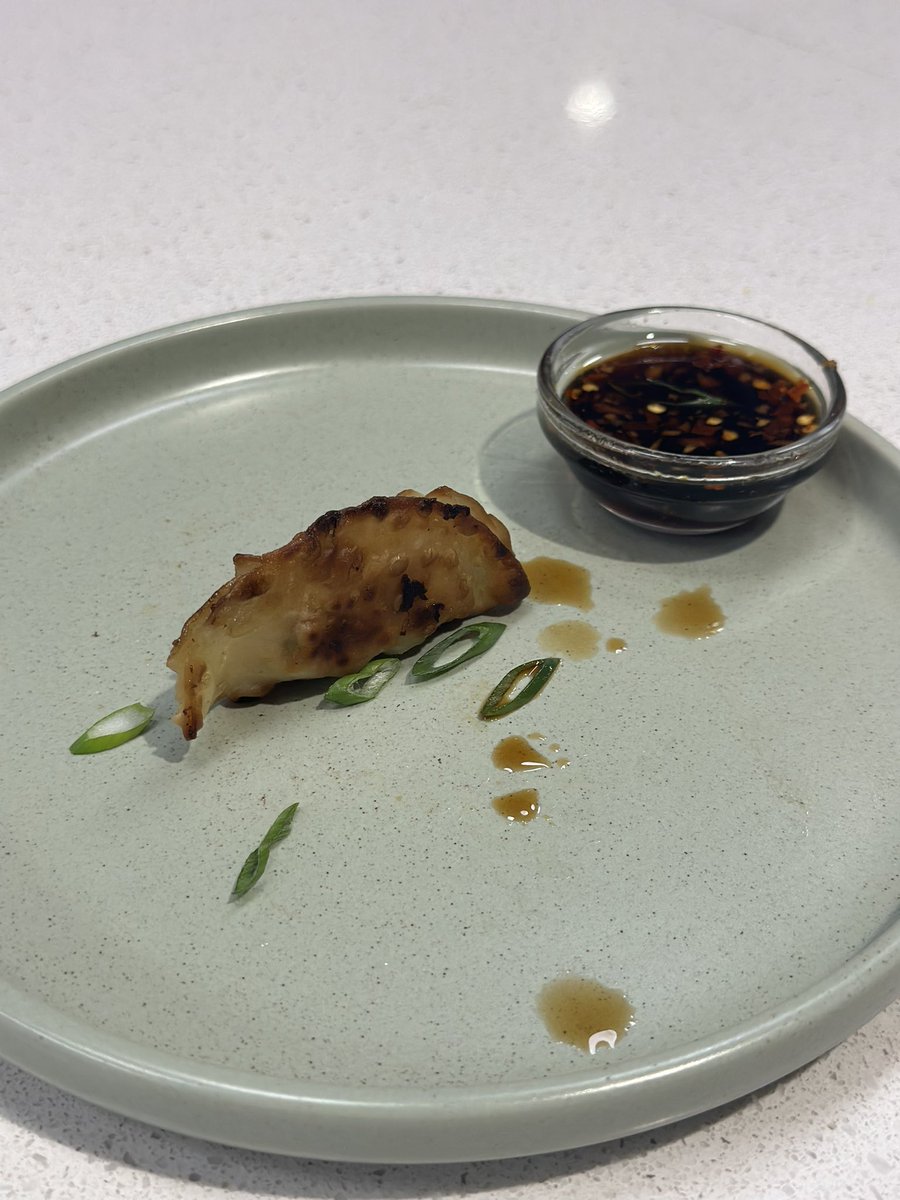 carlospbeltran's tweet photo. Produced this fun piece along with Lauren Wilson @NBCNewsNow on Lab-grown #meat vs. traditional #chicken: how do they compare? https://t.co/JDZWxyvyeD #Climateaction https://t.co/Hg96ljpp6u
