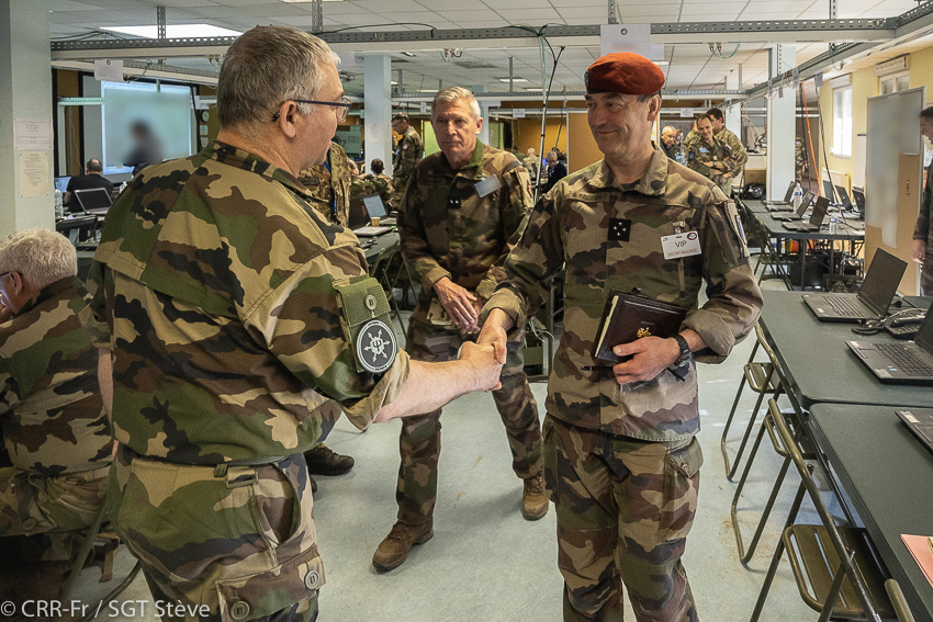 CommandementFOT's tweet image. 📸 Dans le cadre de la phase 4 d'ORION, le GCA TOUJOUSE #ComFT était aujourd'hui à la rencontre des militaires déployés aux avant-postes de la bataille autour de Mailly-le-Camp. Avec #Orion23, les forces terrestres se préparent au rendez-vous d'une @armeedeterre #DeCombat 👊