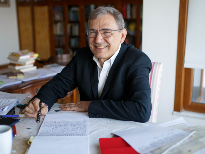 📚 Orhan Pamuk, prix Nobel de #littérature, donnera une série de quatre conférences au Collège de France
📚 "Le paradoxe du romancier"
⏰ À partir du 9 mai 2023
👉 college-de-france.fr/agenda/confere…
Avec le soutien du <a href="/MinistereCC/">Ministère de la Culture 🇫🇷</a>.