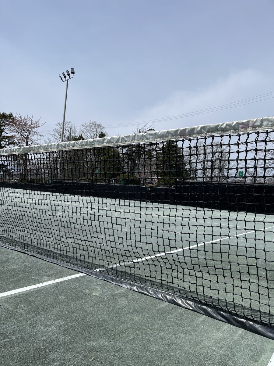 When you write about a kid who loves tennis, the first time out on your favourite courts is pretty inspiring🎾❤️ #tennis #outside ⁦<a href="/TheWaeg/">The Waegwoltic Club</a>⁩