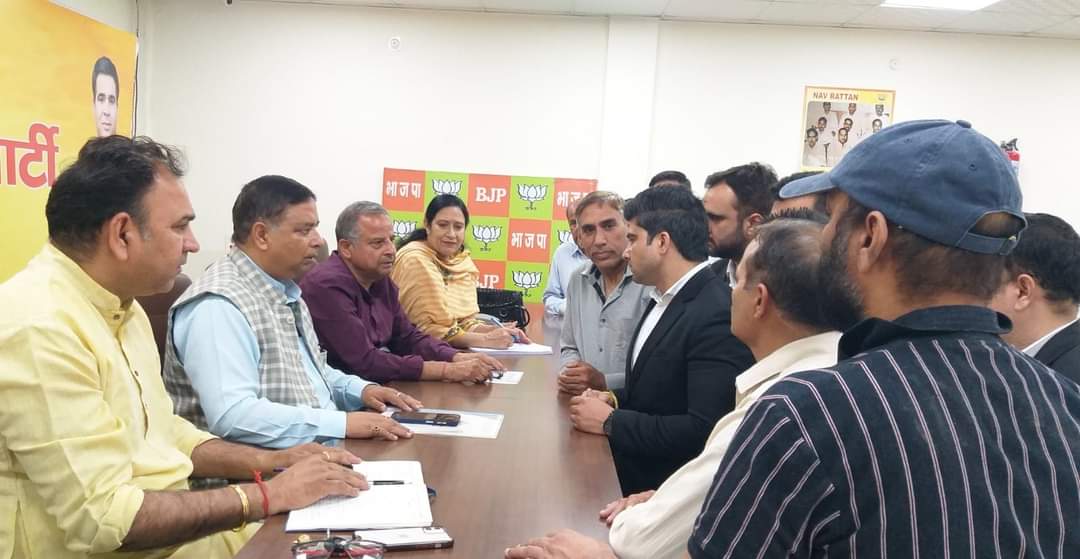 Today Listened public Grievances at
BJP HQ Trikuta Nagar Jammu
Sh. Sat Sharma ji
 ,Sh. Ashwani ji Sh.Jeet Angral ji

#RavinderRainaji
#AshokKoul ji
#TarunChuggiji
#Ashishsoodji