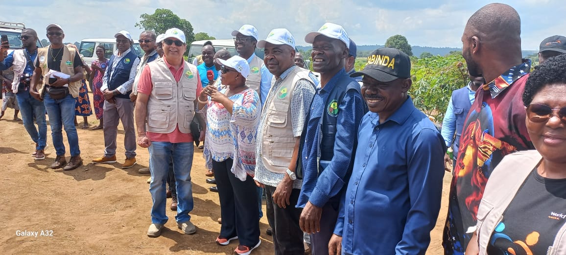 Taat_Africa's tweet photo. In line with aggregated efforts at strengthening African food systems, an @AfDB_Group team led by @mfregene77 is in #Angola to deepen #TAAT footprint in the country viz the Cabinda Province Agric Value Chains Devpt Project to #scale up innovations, build capacity &amp; seed systems https://t.co/oB1raw7DiE