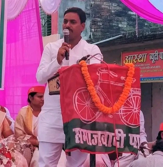 YadavChavinath's tweet image. प्रिय नौजवान साथियों नगर पंचायत कुंडा की देवतुल्य जनता-जनार्दन कल अपना आशीर्वाद रूपी मत विभिन्न मतदान केंद्रों पर करेगी,नगर पंचायत में मिल रहे अपार जनसमर्थन से बौखलाया विपक्ष बूथ केंद्रों को लूटने का प्रयास करेगा जिसे हम सभी साथियों को बूथ के आस पास रहकर हर हाल में बचाना है.🙏