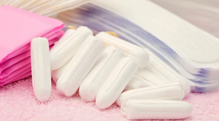 En el campus de Emerson College en Massachusetts han colocado dispensadores en todos los baños, tanto femeninos como masculinos, ya que "debemos tratar a los hombres que menstrúan con el mismo nivel de respeto"
🧘🧘🥃🥳