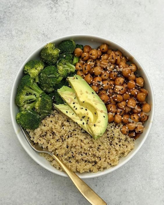 CareCard_'s tweet photo. Healthy carbs are essential for a balanced diet, providing our bodies with the energy we need to thrive. However, not all carbs are created equal. 

Choose wisely and enjoy the benefits of healthy carbs for a happy, healthy life. https://t.co/tuUypsQDWR