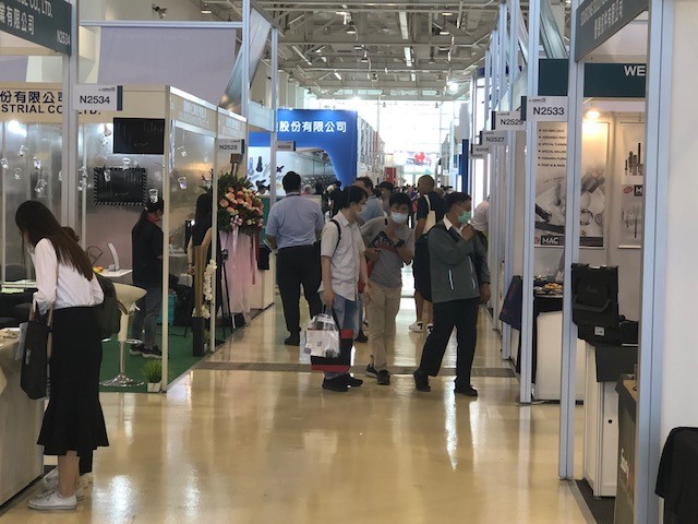 Show floor pictures of visitors at <a href="/FastenerTaiwan/">Fastener Taiwan</a>