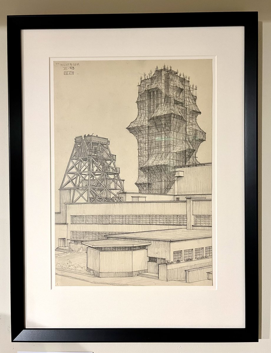 Preview tentoonstelling ‘Raadhuis in bezettingstijd’ in #Hilversum.

Tekening van M.C. Escher. Raadhuis van Dudok in <a href="/GemeenteHsum/">Gemeente Hilversum</a> in camouflage. 

CC <a href="/DudokAC/">Dudok Architectuur Centrum</a> @actuart_nl <a href="/HsumindeOorlog/">Stichting Hilversum in de Oorlog</a>