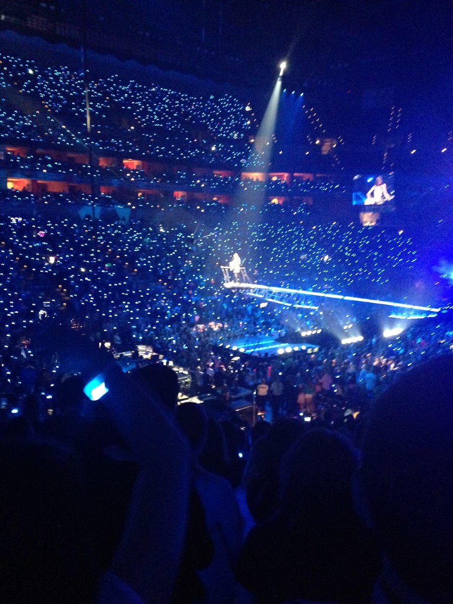 TayruhBee's tweet photo. Also, 1989 is the closes lot I’ve ever been to her and I have this picture showing how far away that was and WOW can’t believe I’m gonna be SO CLOSE for TWO NIGHTS ahhhh 😭😭😭😭😭 https://t.co/vVJ6qMvrYj
