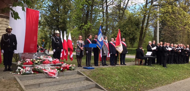 Dzisiaj, 3 maja, w całym kraju organizowane są uroczystości z okazji 232. rocznicy uchwalenia Konstytucji 3 Maja.
W uroczystościach w #Gdańsk, #Gdynia, #Tczew, #Słupsk, #Człuchów oraz #Stężyca Annę Fotygę reprezentowali asystenci.