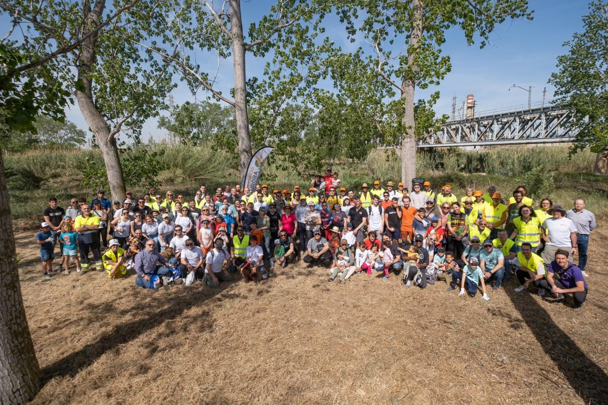 auroracet's tweet image. 🌳 La Plantada Popular de #Perafort i #Puigdelfí al riu #Francolí de dissabte va ser tot un èxit! 160 persones van participar a la jornada de voluntariat co-organitzada amb l'Ajuntament del municipi i amb el suport de la @Dipta_cat.

#AssociacióAurora #DiptaSuma #NaturaésSalut