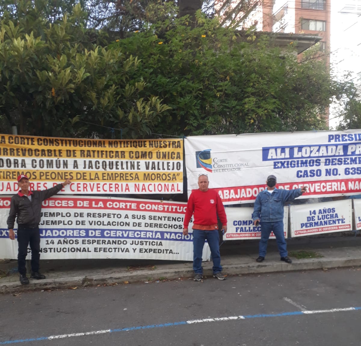 ExijoJusticiaCN's tweet photo. #URGENTE Sra. #Justicia,x qué tan esquiva p @ex_cerveceria,adultos mayores,enfermos,sin trabajo y 200 fallecidos? 12 años y caso prioritario 635-11-EP aún en @CorteConstEcu
#JusticiaConstitucionalSelectiva
@Alozpra @dsalazaca @AndradeqKarla @marlin99x @CIDH https://t.co/tN9G2PGBUh