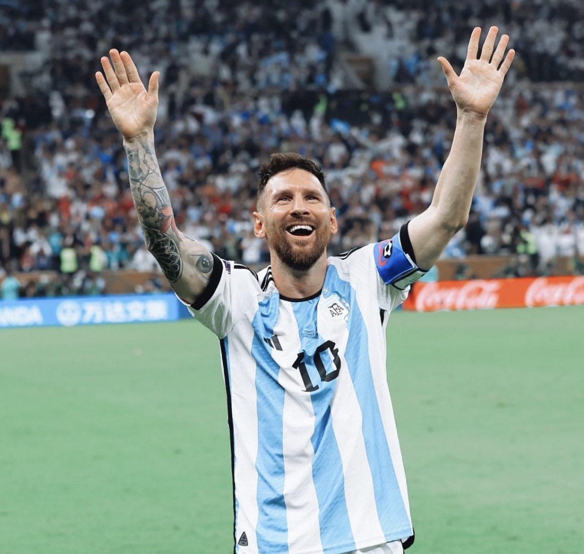 gastonedul's tweet photo. Lionel Messi no va a renovar en París Sant Germain. Su contrato se termina en junio. El mejor jugador del Mundo va a seguir su carrera en otro club. https://t.co/Ry9U7CraxZ