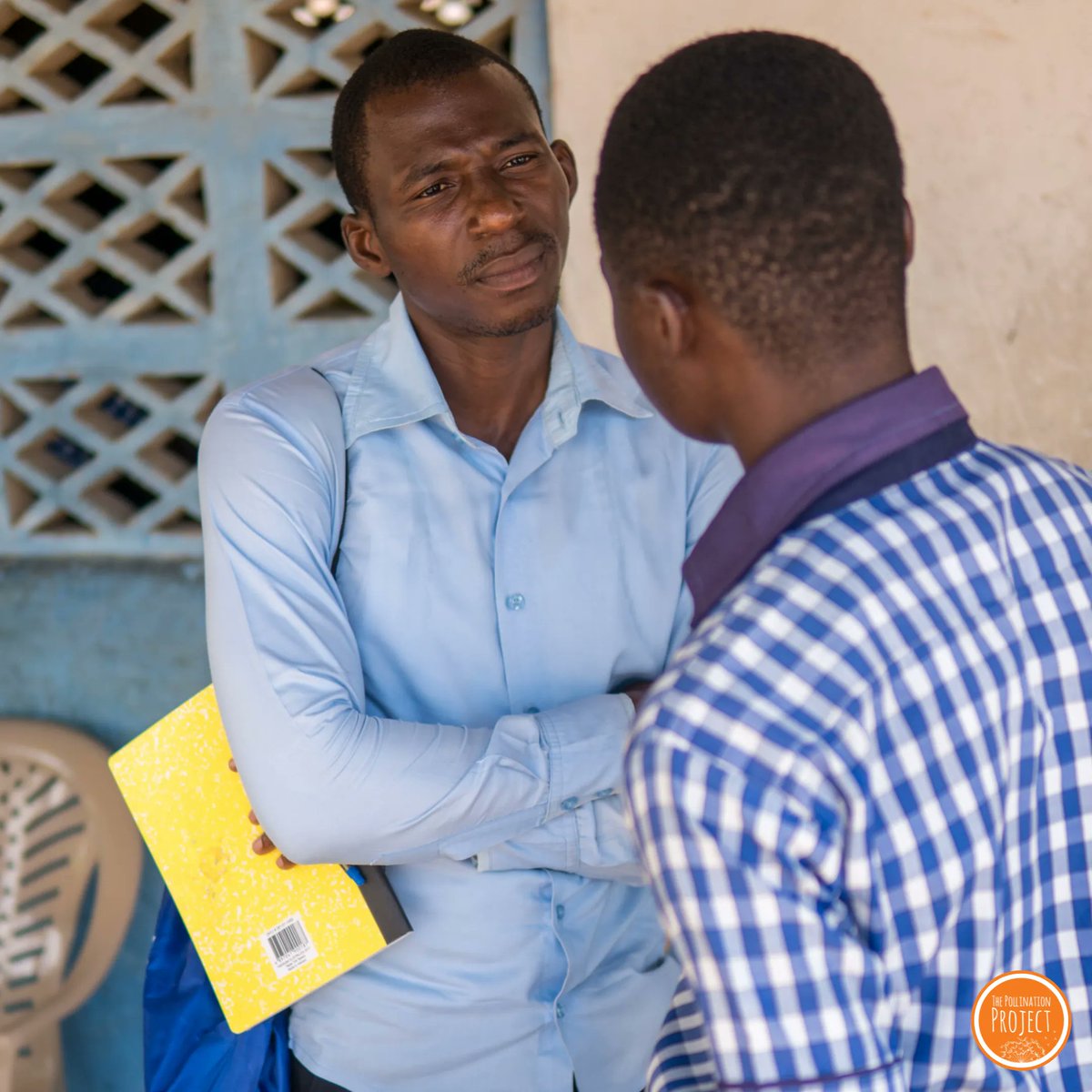 Pollinationproj's tweet photo. The Helping Hands Reading project provides children in Gomoa Nyanyano  (#Ghana) with access to reading #books and other learning materials to encourage them to read while having fun and learning. 
@readingwell_gh #heartivism https://t.co/uvwxngcR34