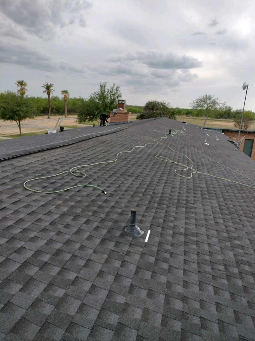 AavRoofing's tweet image. Give  us a call for a free roof inspection!!!#SanAntonio #lytle #somerset #poteet #westoverhills #bigcountry #bigfoot
#lacklandafb #lackland #Pleasanton 
#learviona #chiangrove #westside #southside #northside #eastside