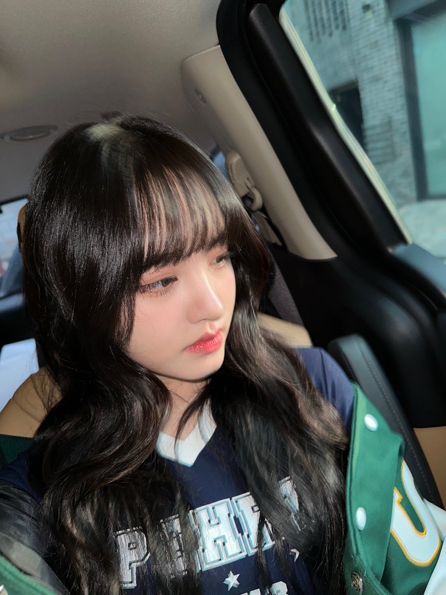 IVE_twt's tweet photo. 초록초록 성균관대 💚🌱🍀💚
(정차중입니다🚘)

#IVE #아이브 #LIZ #리즈 https://t.co/LFNUTjI2Hs