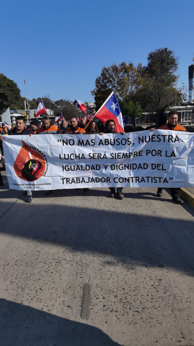 fenatrasub's tweet photo. 🟢⚫️ Trabajadores contratistas FENATRASUB y FESINTRAB movilizados en Bio Bio, Con Con y Quinteros ante la negativa de ENAP @Enap_Informa de negociar nuevo acuerdo marco. Marchas y tomas de casinos de plantas en estos momentos.
Vamos trabajadores contratistas !!  @glo_maldonado_f https://t.co/Fi7PZLv090