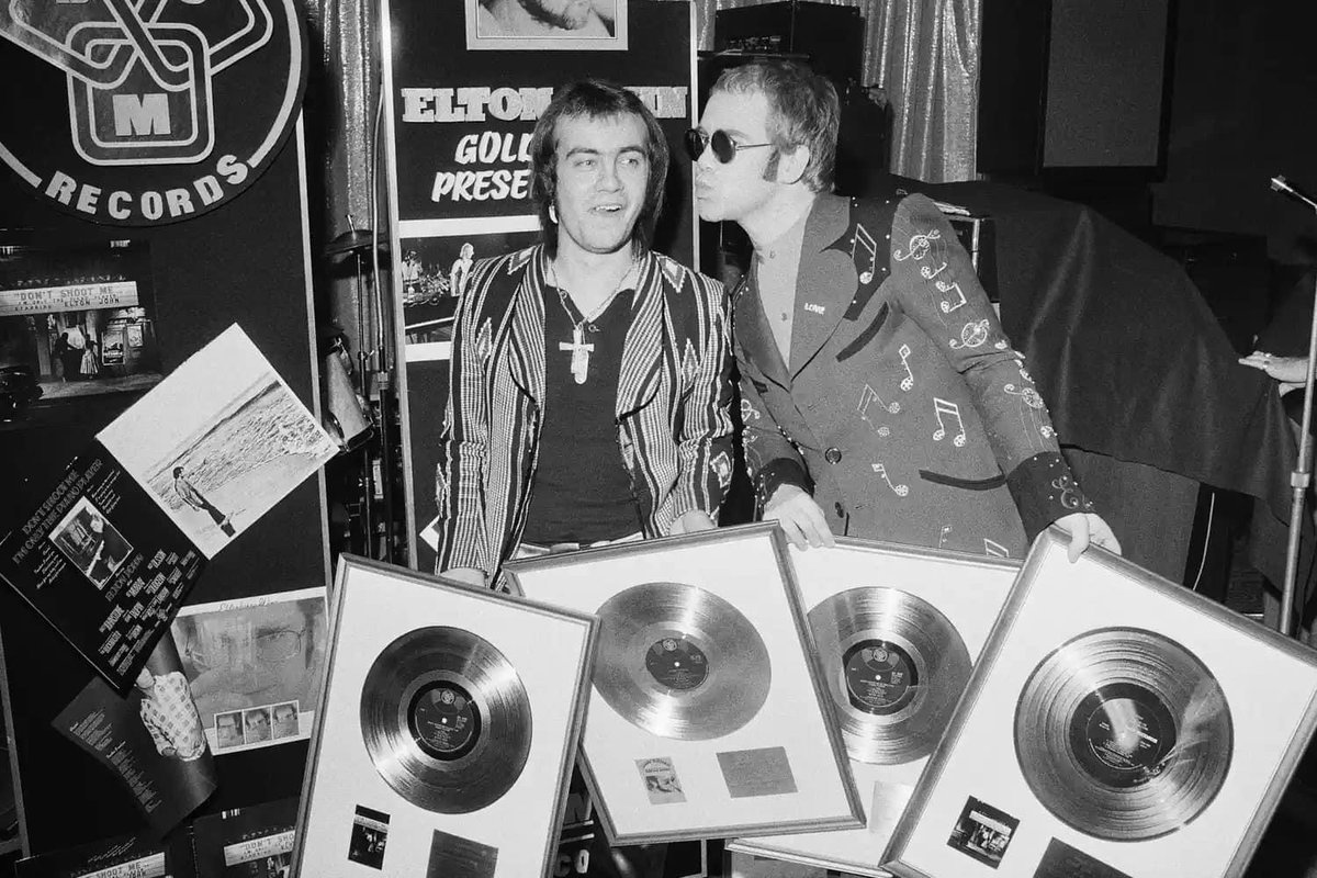 EltonSpecial's tweet photo. Don’t shoot me I’m only the piano player

Elton John🤡 https://t.co/BjUmp22QWk