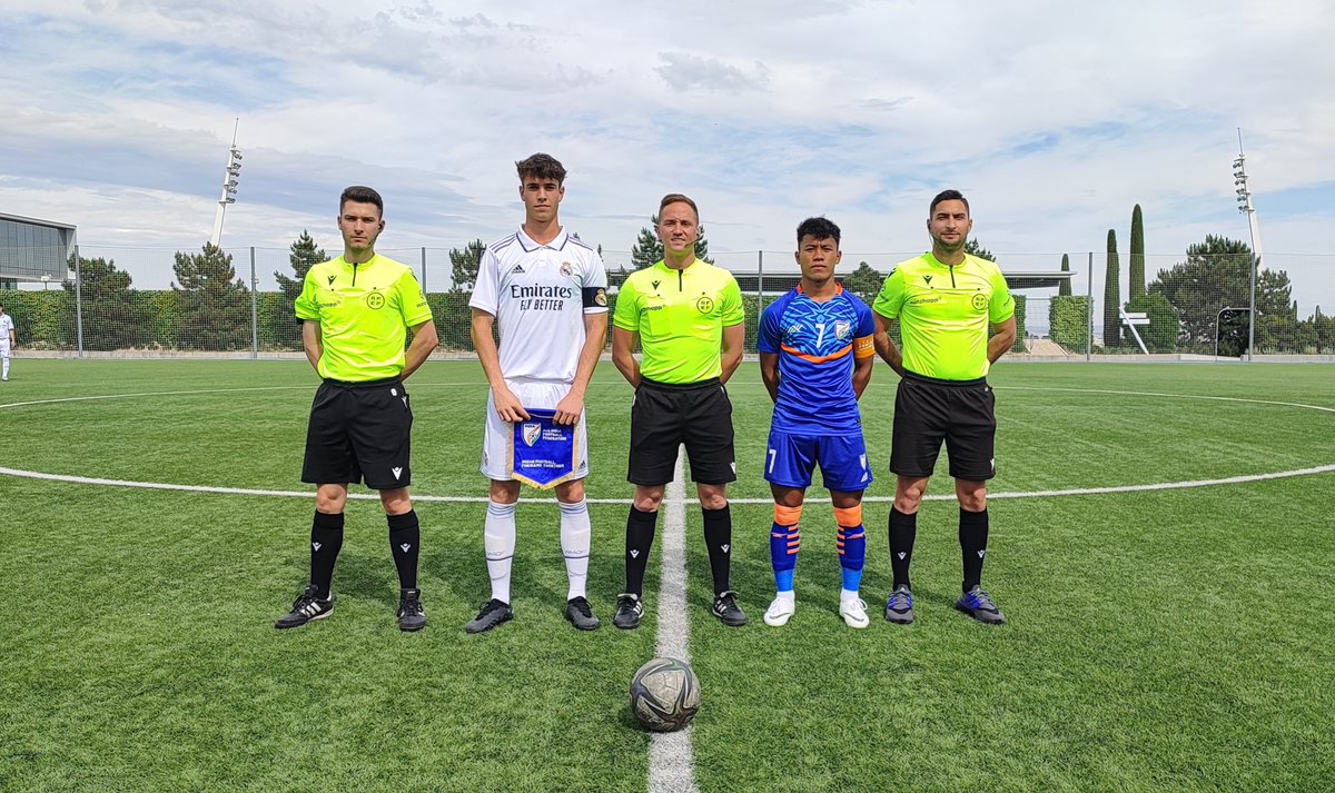 IndianFootball's tweet photo. Meanwhile, KICK OFF at the Ciudad Deportiva del Real Madrid in Madrid 🙌🏼
RMA 0-0 IND
#RMAIND ⚔️ #BackTheBlue 💙 #IndianFootball ⚽️ https://t.co/fuf5LoXy9B