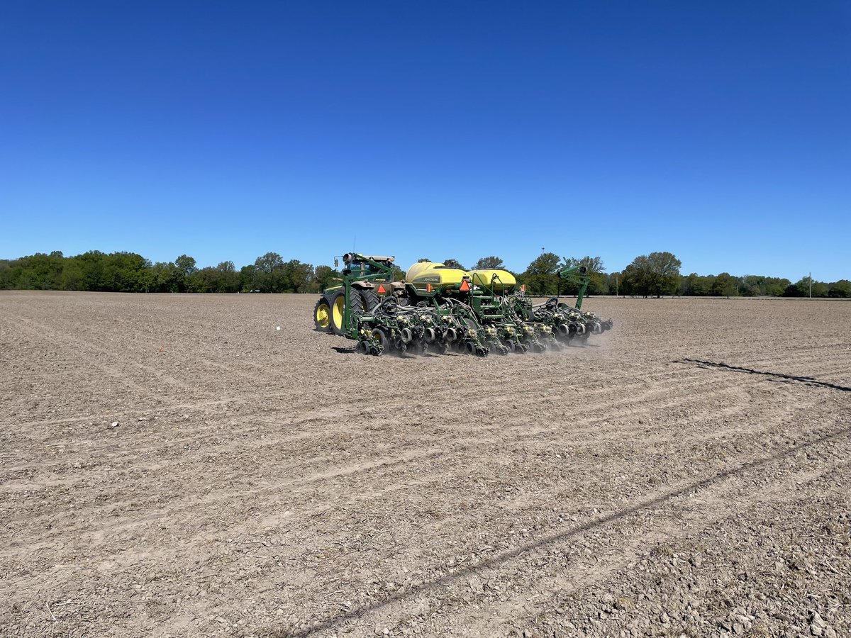 first of 3 <a href="/ChannelSeedILL/">Southern Illinois</a> corn plots going in today in Bond County <a href="/WhalenDerek_/">Derek Whalen</a>