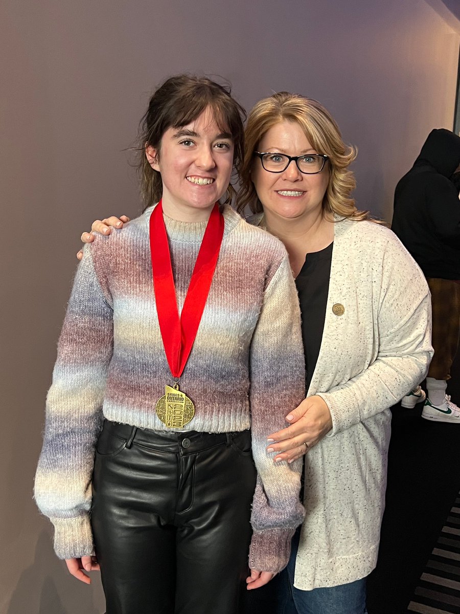 Gold! Congratulations to Anne D. On her gold medal standing in aesthetics for a second year in a row! @StMikesCSS @HPCDSB are so proud of you and all your hard work! #SOC2023 #skilledtrades @diggerflan