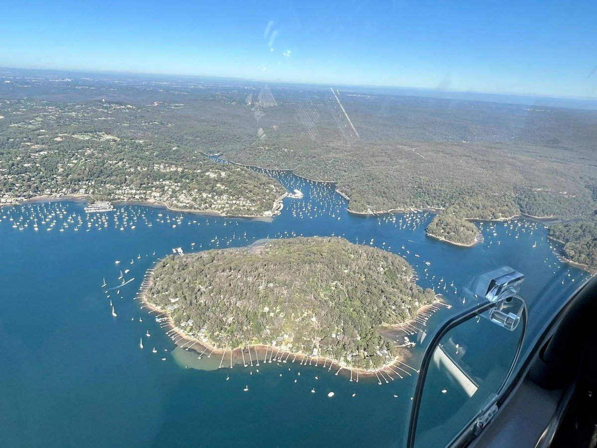 Different angles, different scenery, so we should learn to put ourselves in others' shoes, life is not smooth sailing