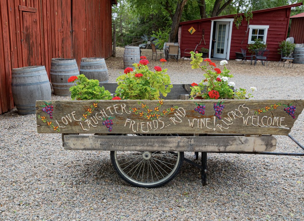 marnicpatterson's tweet photo. It’s #winewednesday at #granitecreekvineyards in #chinovalleyaz. Friends invited us for dinner. So, we stopped to buy a bottle of #azwine and were greeted by this wagon.

#azvineyard #azwinery #travelwritersuniversity #ifwtwa1 @ifwtwa1 #trip101com  #travelphotography https://t.co/cAH0w9oTPz