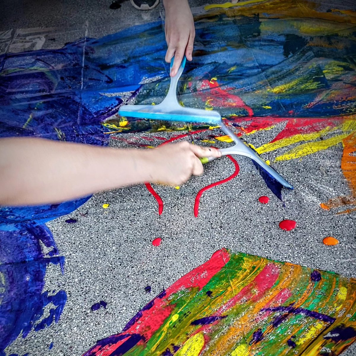 SianWTaylor1's tweet photo. Exploring paint and motion
Brilliant day at Millgate.
@millgate_school
@attenboroughac
#sensoryatelier
#choice
#childled
#childrensvoice
#creativeexploration
#artexperiments
#painting
#performanceart
#performancepainting https://t.co/1dJfVlTokS