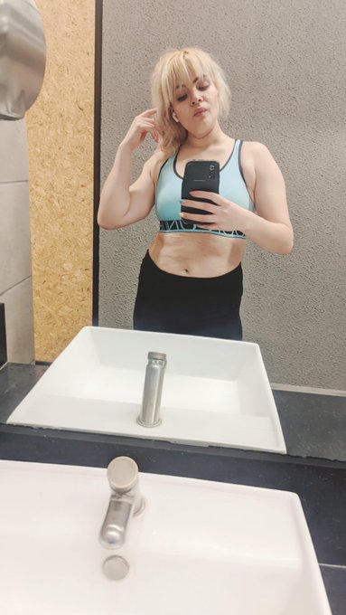 Morning!! https://t.co/aAFe7m3rRr<a href="/tag/chainsawman"class="tags"><span>#chainsawman</span></a><a href="/tag/powerchainsawman"class="tags"><span>#powerchainsawman</span></a>