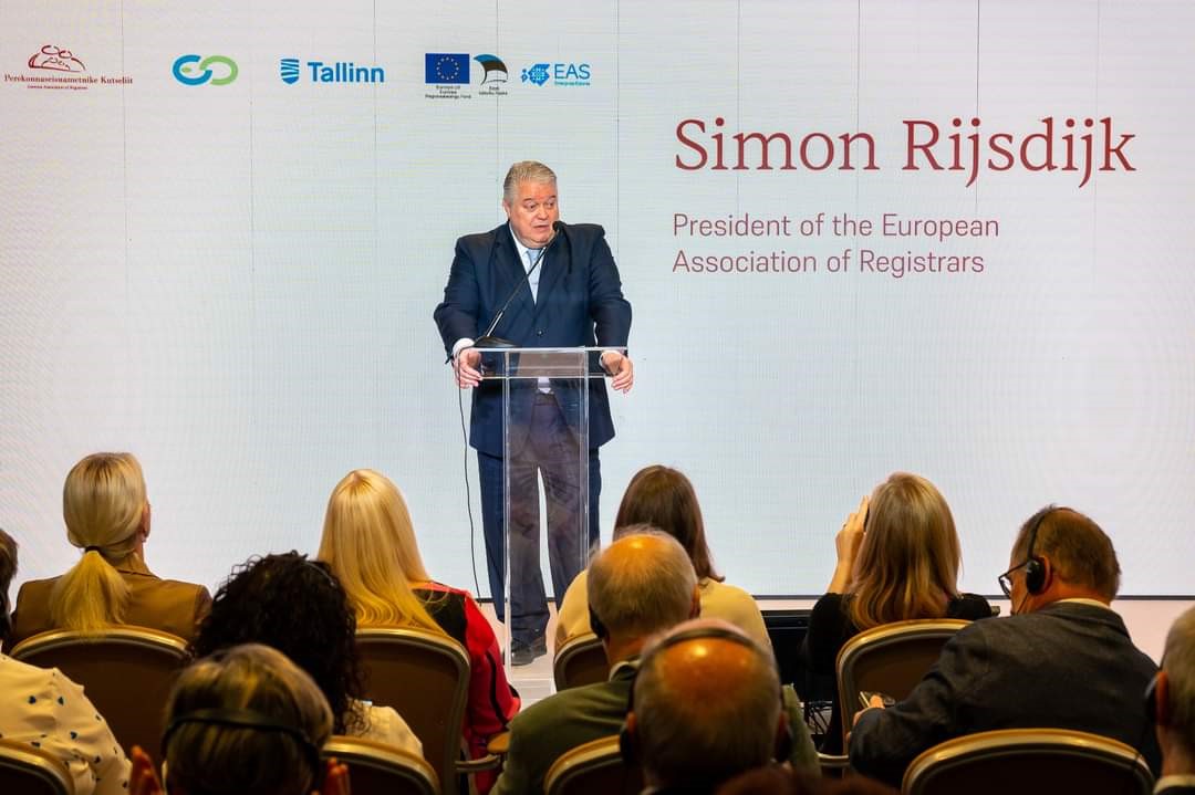 Op 26 april 2023 is Simon Rijsdijk, voorzitter NVVB, in Tallinn (Estland) door de General Assembly van de EVS eenstemmig herkozen en benoemd tot President van de European Association of Registrars (EVS).
Simon Rijsdijk begint aan zijn 3e ambtstermijn als President EVS.