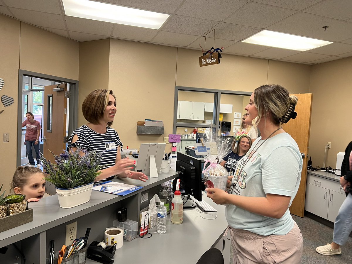 Longbranch_Elem's tweet photo. Family First Orthodontics in Midlothian honored Mrs. Corbin today! #misdproud https://t.co/BarKUyFkvu