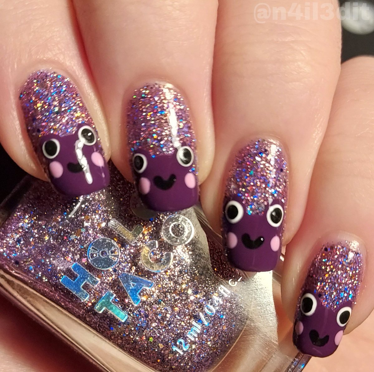 Holo #amethystkittens here is a purple frog mani for #itsthevietgirlsbirthday 🐸💜

💜💜
Products from 
@holotaco @nailogical 
💜💜

#holotaco #holotacocombo #purplefrog #purplenails #frognails #frognailart #cutefrog #holonails #nailsoftheday #nails #nailsofinstagram #nailsof2023