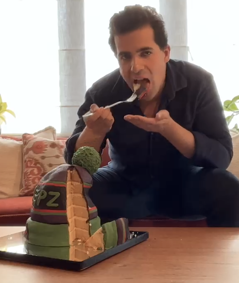 BubblesJacksonn's tweet photo. This guy has kept his promise, he ate part of my hat.... 

@dom3xyz , you are a strong man, bravo! 🕯️🦎🔥
@Overlord_xyz @Cbcreepz https://t.co/TgkkP06peR