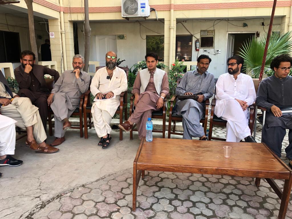 KP Government must take immediate action to fulfill the genuine demands of DGIPR employees and put an end to the province-wide strike. #امپورٹڈ_ڈی_جی_انفارمیشن_نامنظور