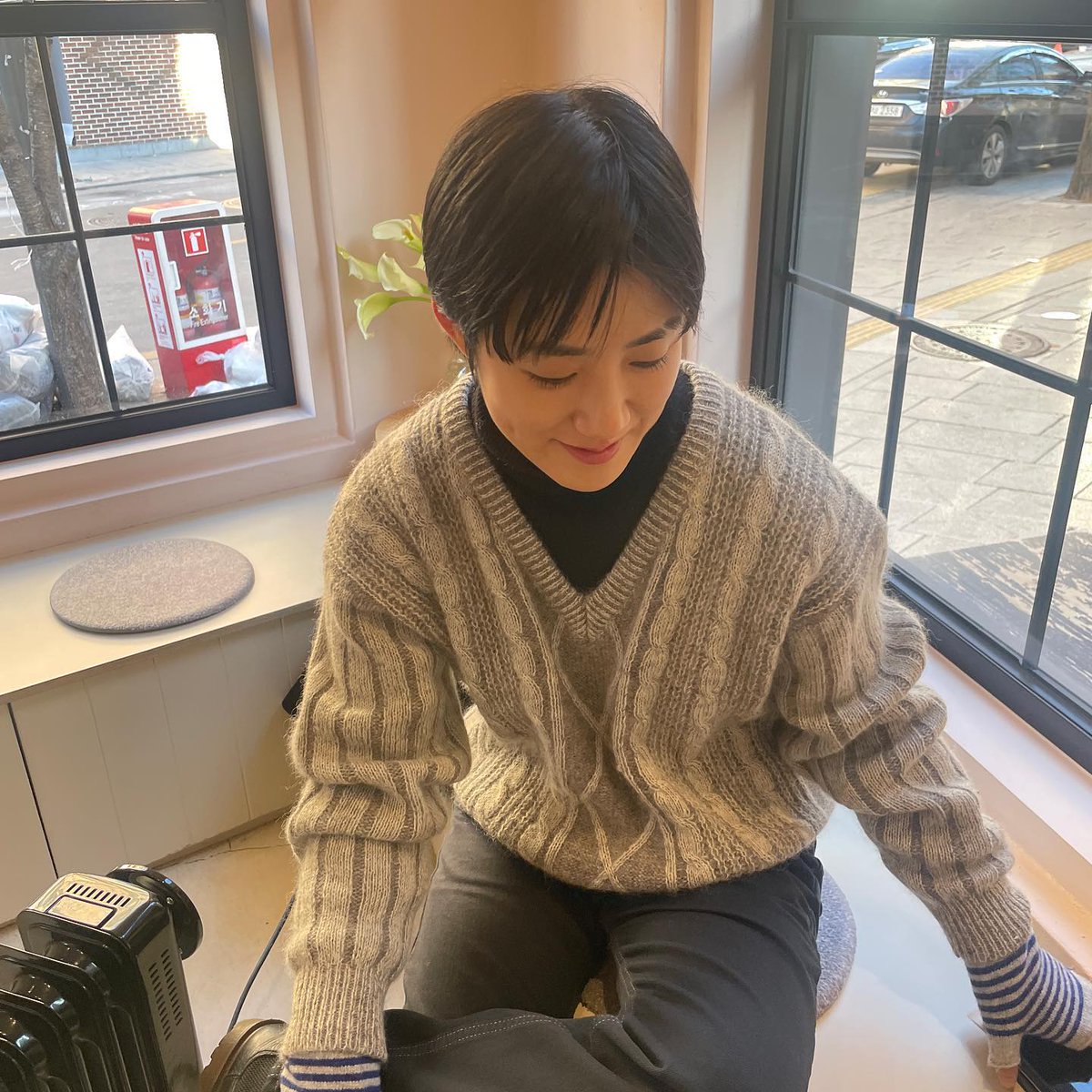 [IG:@ oonnyyuu] 230504:
벌써 시간이 이렇게나 흘렀다
그동안 공연도 얼마나 했는지 모를 만큼. 아직도 얼마나 좋은가! 흘러가는 시간과 지금 내 모습 어차피 돌아오지 않을 거잖아요 🫂